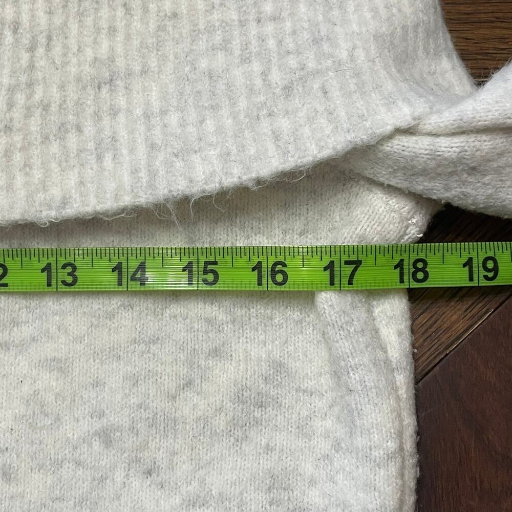 Ann Taylor Women's Oatmeal Cream Soft Off the Shoulder Sweater Size M Old Money - Picture 6 of 6